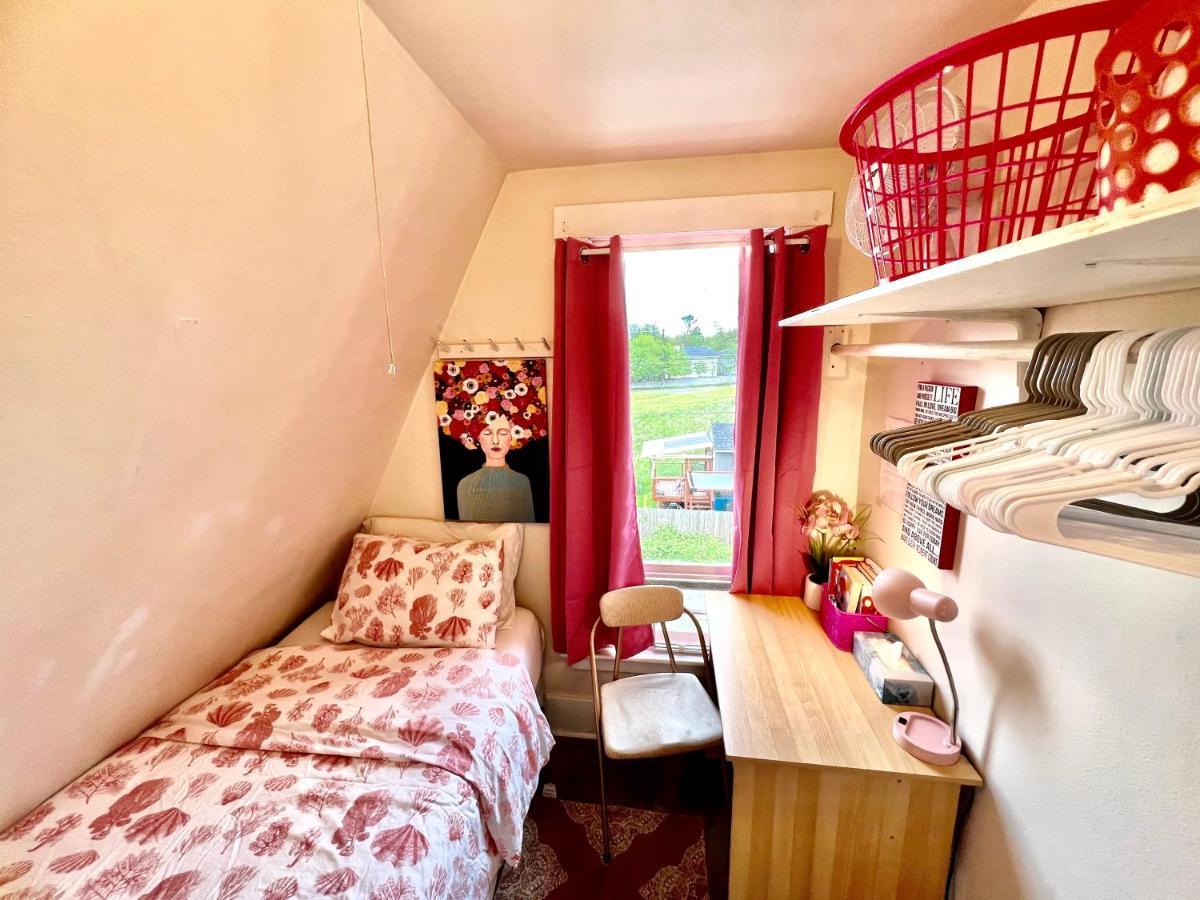 Private Room Tiny With Shared Bathroom Near Seatac Airport And Downtown Seattle Exteriör bild