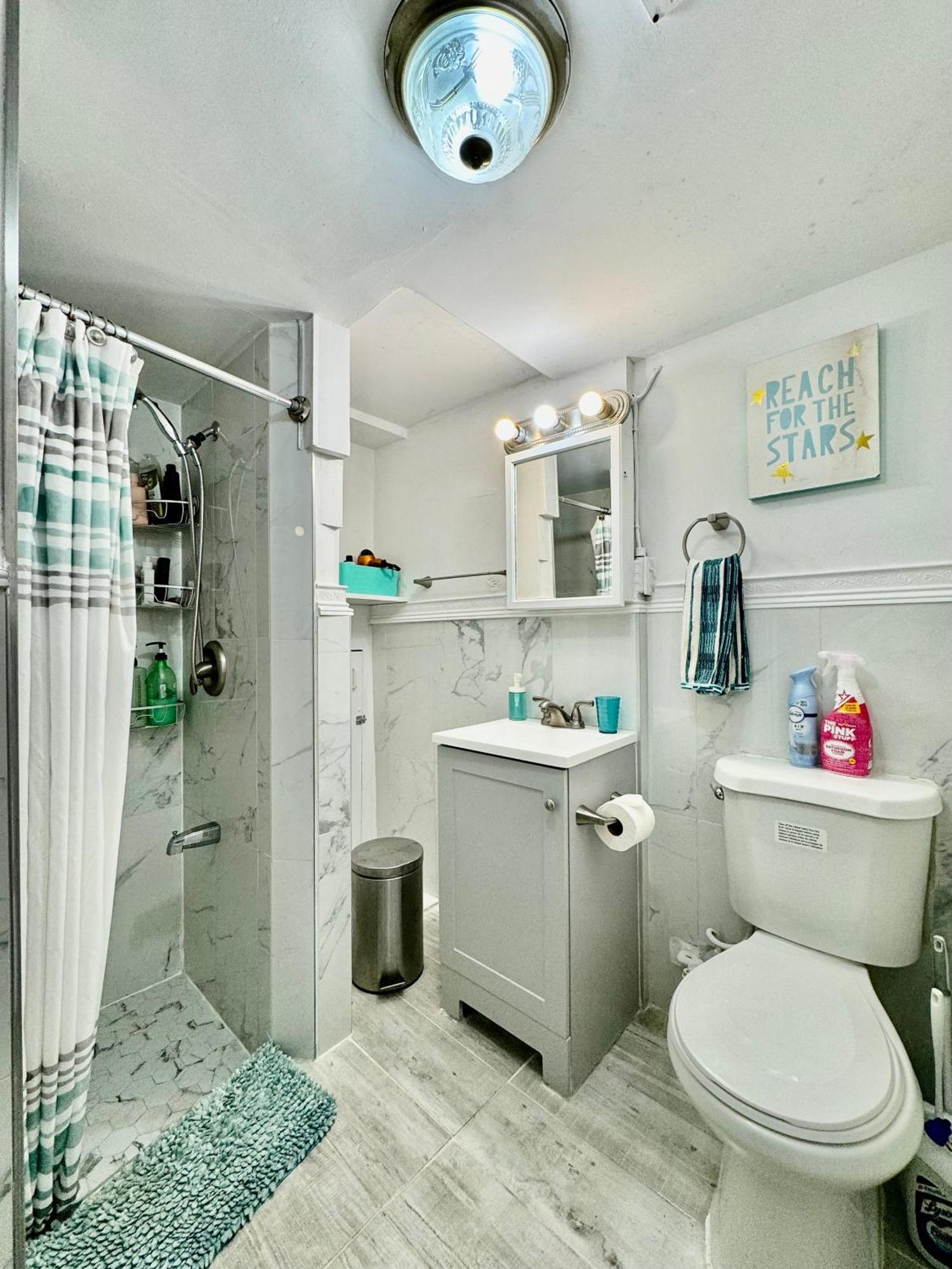 Private Room Tiny With Shared Bathroom Near Seatac Airport And Downtown Seattle Exteriör bild